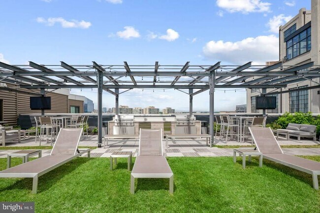 Building Photo - 1901 Callowhill St