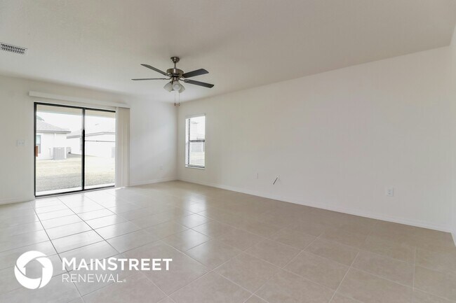 Building Photo - 2136 Peyto Wy