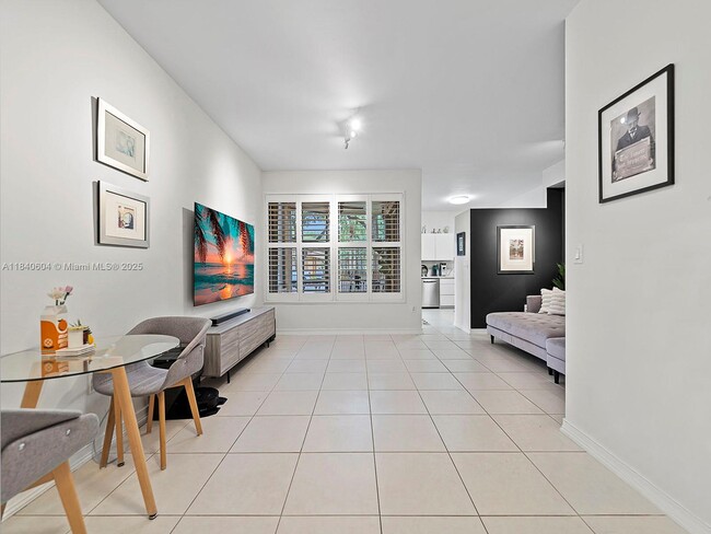 Building Photo - 15533 N Miami Lakeway