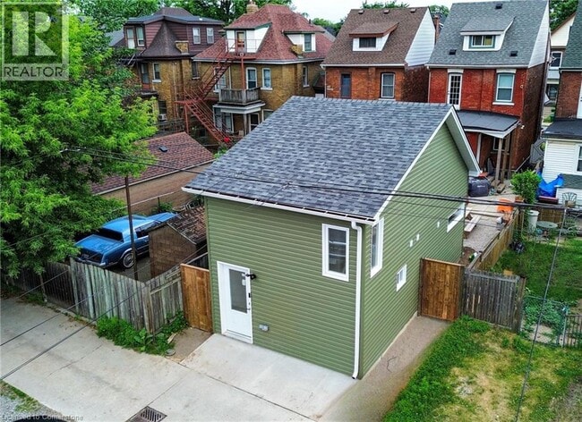 Building Photo - 20 Elm St