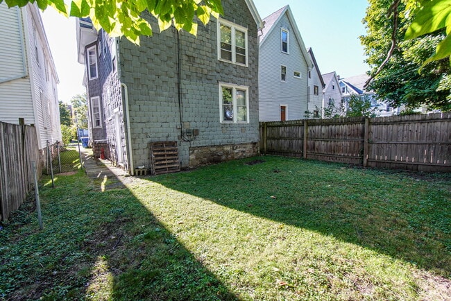 Building Photo - 74 Woodside Ave