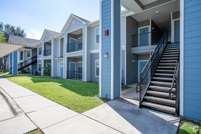 Building Photo - The Reserve at Cimarron