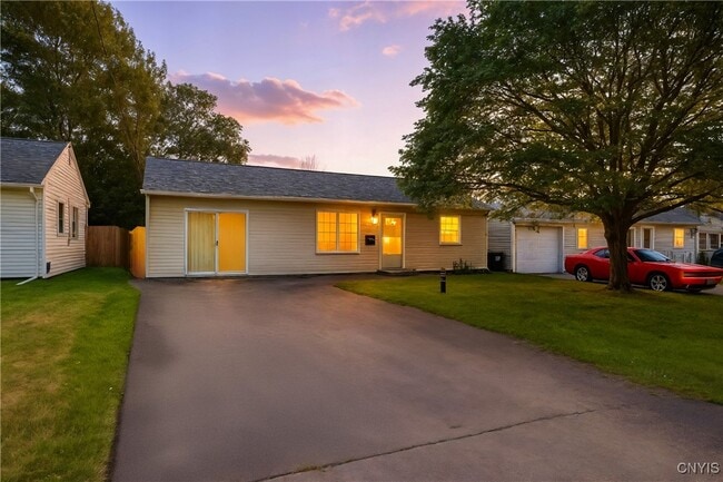 Building Photo - 122 Frederick Dr