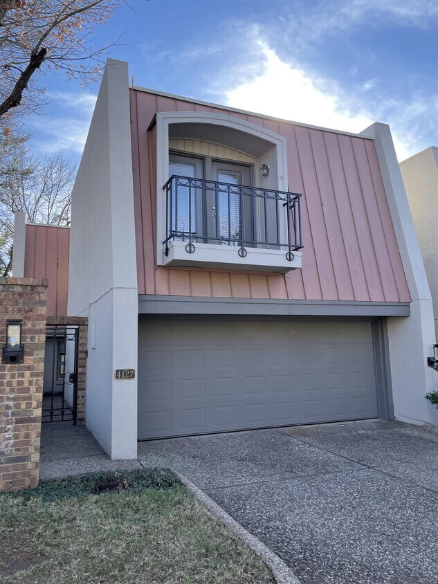 Primary Photo - 4127 La Pl Dr