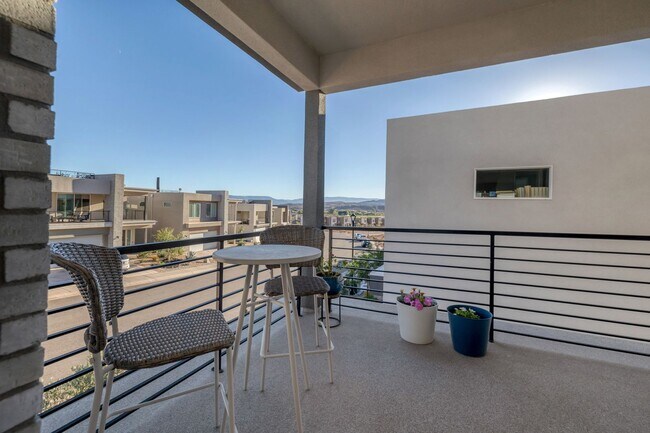 Foto del edificio - Modern 3 Bedroom Home with Rooftop Terrace & Resort-Style Amenities Near Tech Ridge