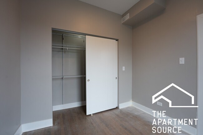 Building Photo - 3237 W Armitage Ave