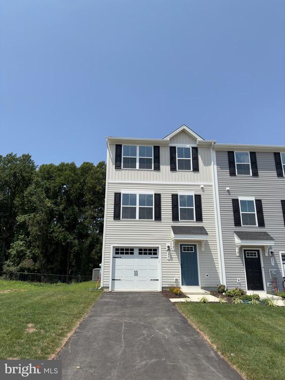 Foto del edificio - 221 Hamilton Ln.