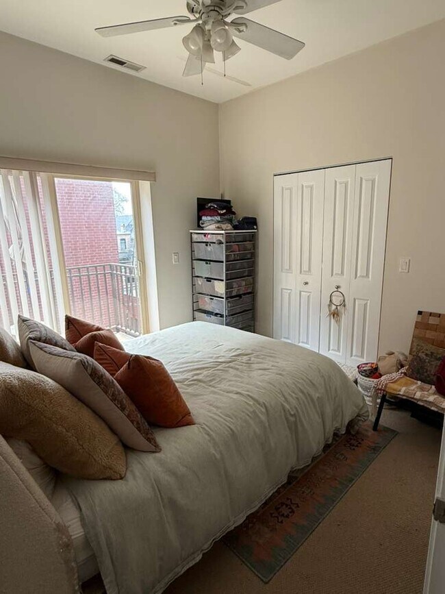 Foto del edificio - 807 W Lill Ave