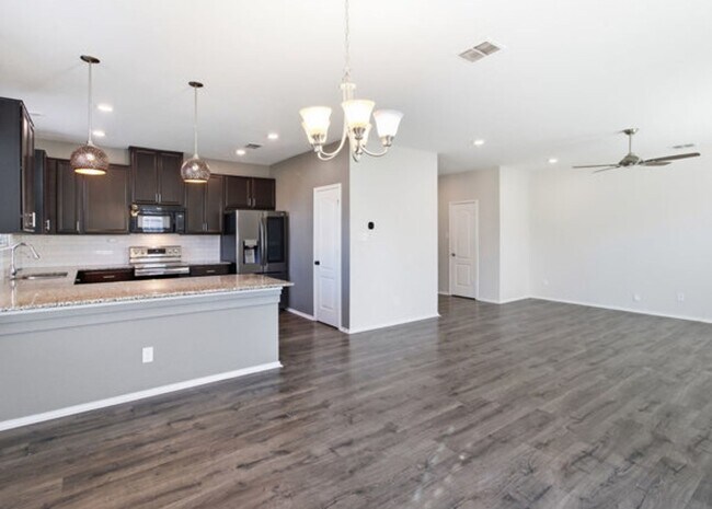 Building Photo - Fantastic Rental, Huge Backyard, large dogs, ok!