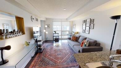 Building Photo - 763 Bay St.