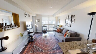 Building Photo - 763 Bay St.