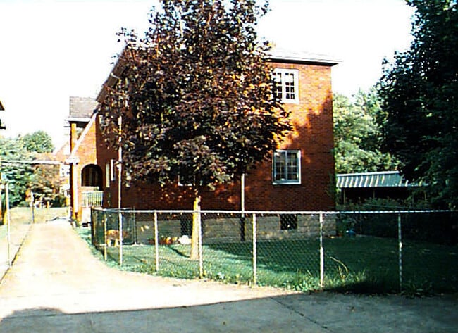 Building Photo - 328 S Aiken Ave