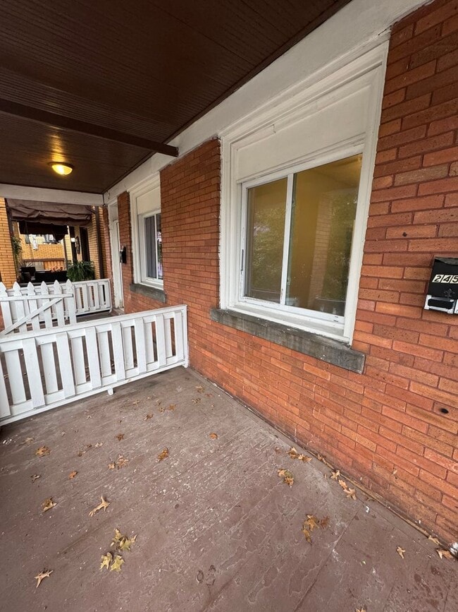 Building Photo - 2450 Starkamp St