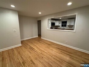 Building Photo - 2 Woodside Ave