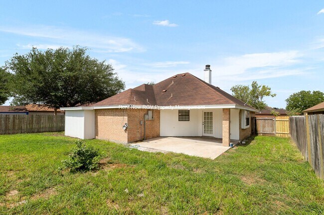 Building Photo - 818 Diana Dr
