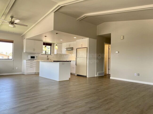 Foto del edificio - 5945 Breeze Ct