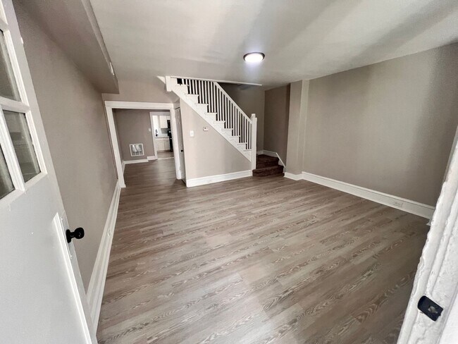 Building Photo - Updated Philadelphia Rowhome Featuring a N...