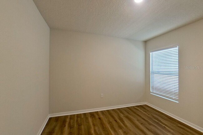Building Photo - 10872 N Frantz Ave