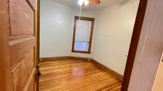 bedroom - 3753 N Magnolia Ave