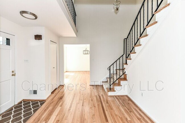Building Photo - 5012 Sideburn Rd
