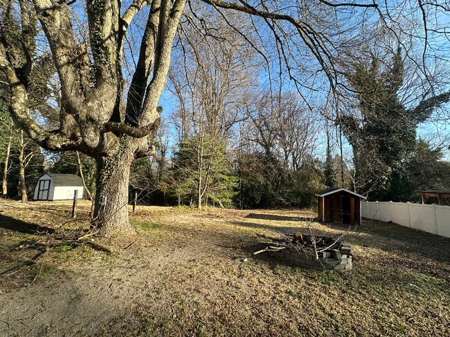 Foto del edificio - 25 Indian Spring Rd