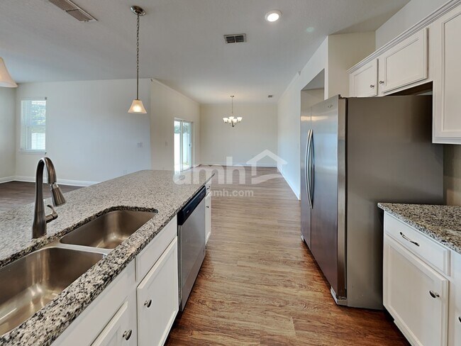 Foto del edificio - 7801 Stumble Journey Ln