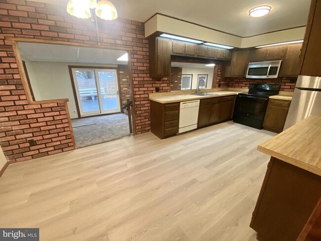 Building Photo - 19 Merriman Rd