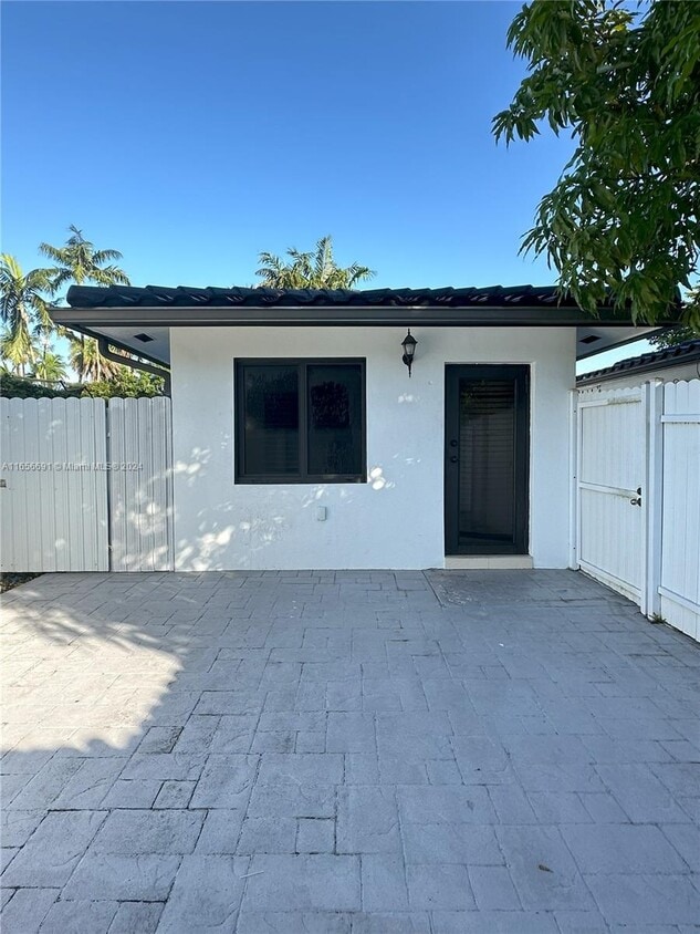 Primary Photo - 7850 SW 132nd Ave