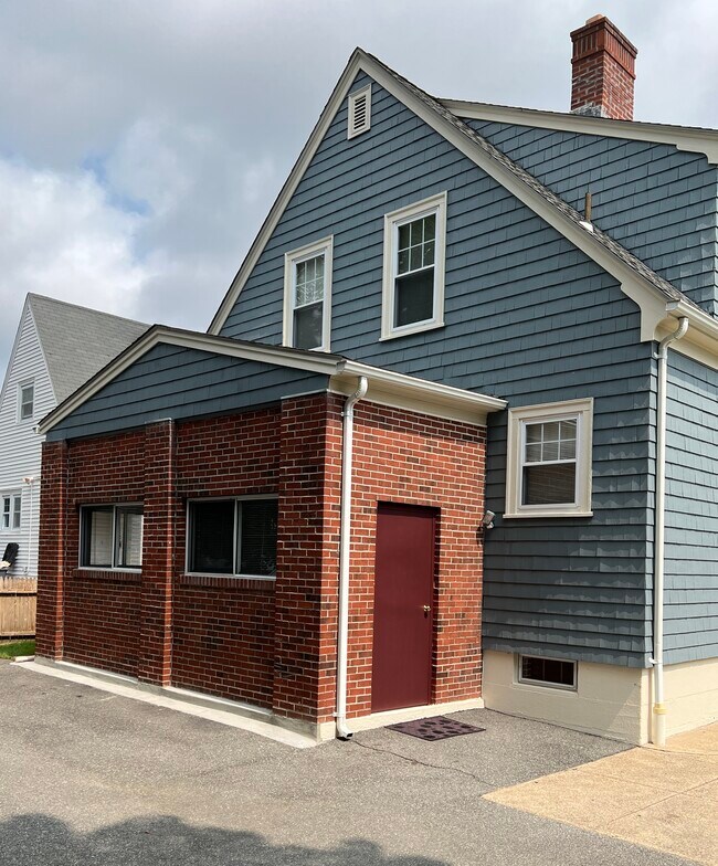 Building Photo - 1082 Smith St