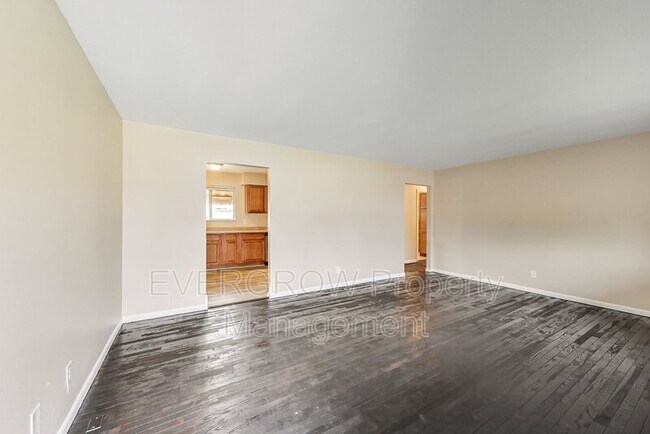 Foto del edificio - 5455 Rinehart Ave