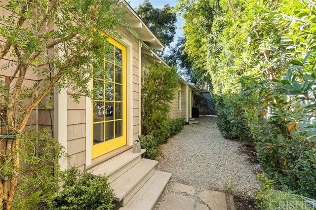 Foto del edificio - 7838 Goodland Ave