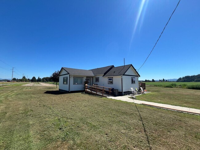 Building Photo - Large 2 bed 1 bath house in the country