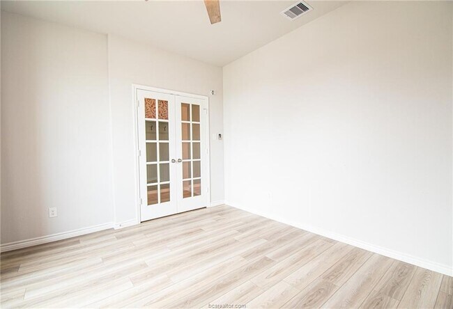 Foto del edificio - 6375 Darlington Ave