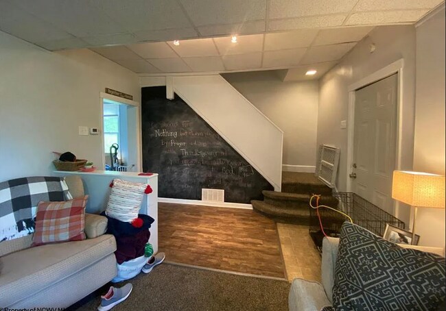 Building Photo - 224 Bretz St