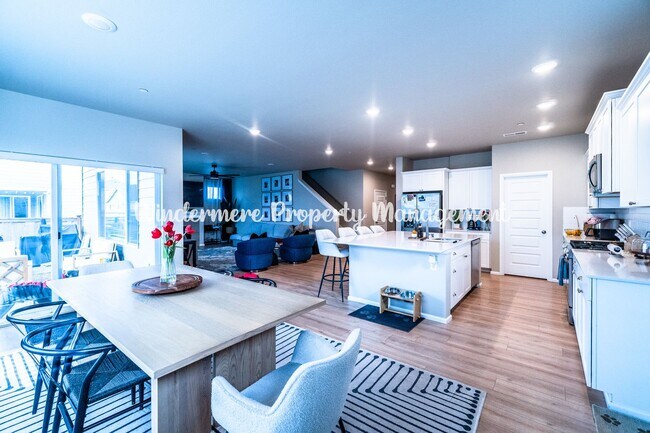 Building Photo - Stunning Soundview Estates 5 bedroom home