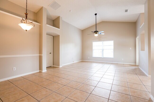 Foto del edificio - 2041 Bobtail Dr