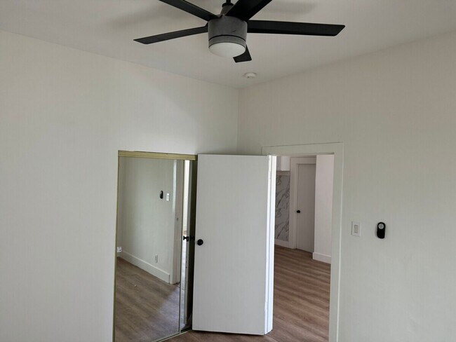 Foto del edificio - 4 Bed 2 Bath in Echo Park with Back Patio