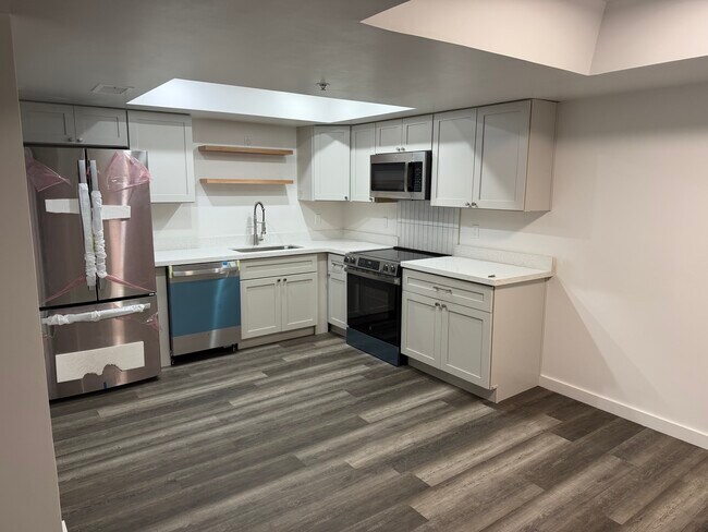 Building Photo - 8155 E Roosevelt St