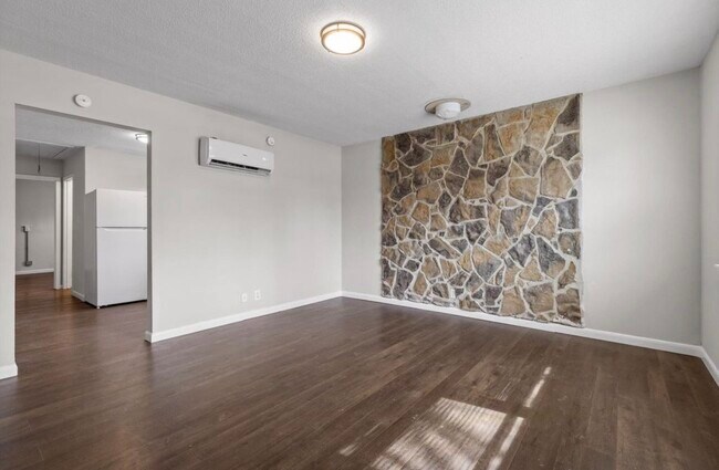 Foto del edificio - 4331 Lazard St