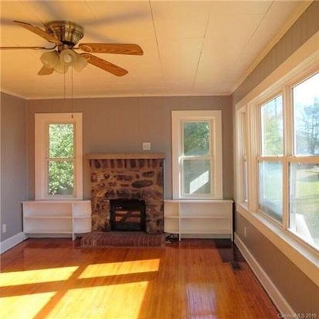Building Photo - Marion Rental!