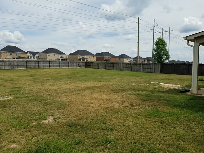 Building Photo - 515 Hialeah Dr