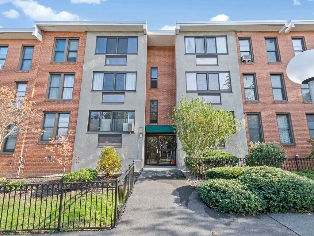 24 Juniper St Unit 66, Brookline, MA 02445 Condo for Rent in