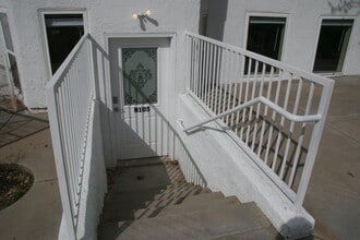 Building Photo - 1060 Louis St