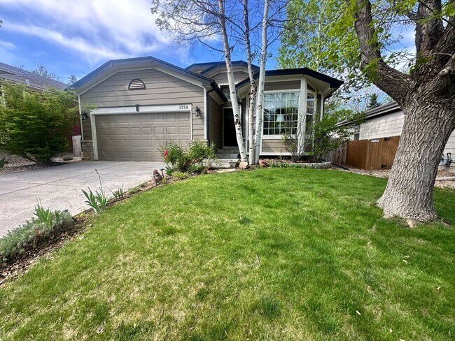 Building Photo - 3 Bedroom 3 Bath - Arapahoe Ridge Erie!