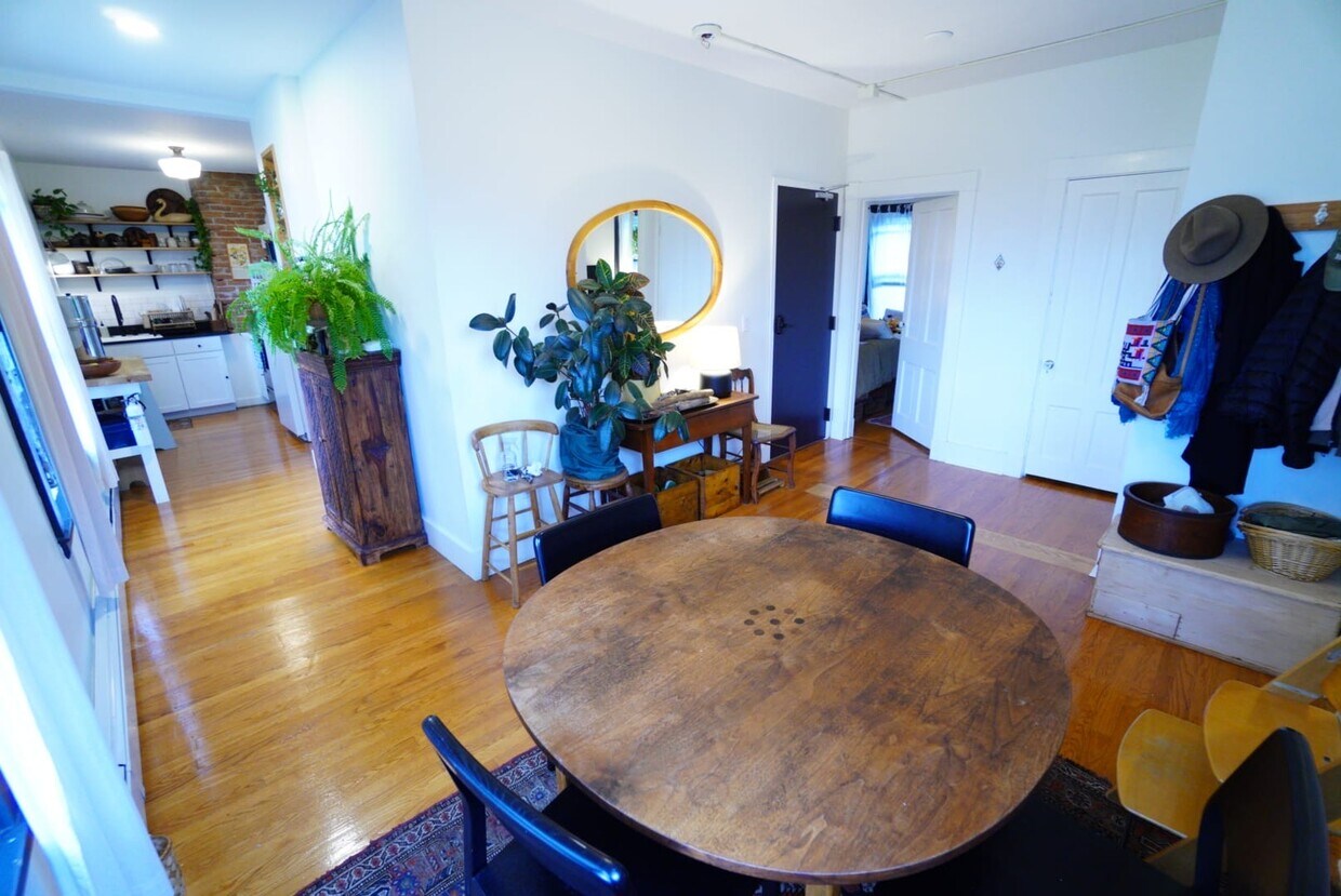 Primary Photo - 60 Adams St