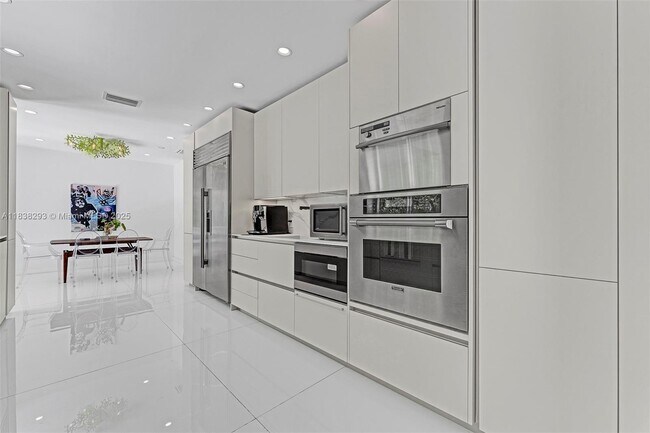Foto del edificio - 5055 N Bay Rd