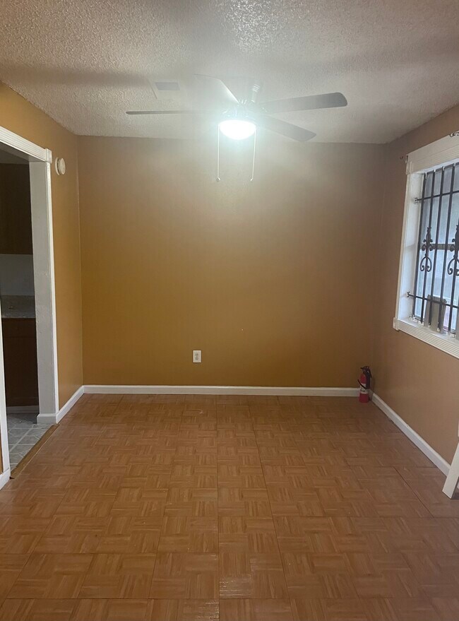 Foto del edificio - 8318 Nyssa St