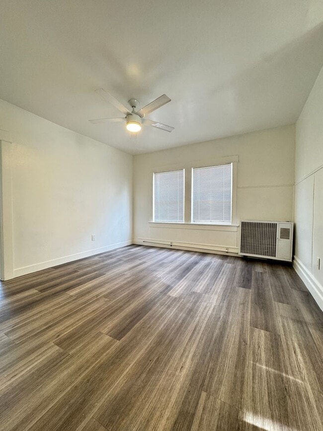 Interior Photo - 216 S. St. Louis St
