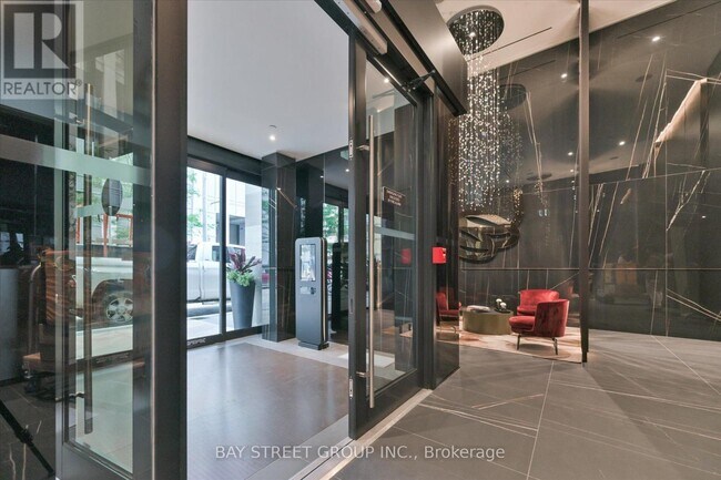 Building Photo - 11-4511 Yorkville Ave