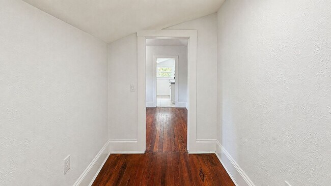 Foto del edificio - 128 Orange Ave